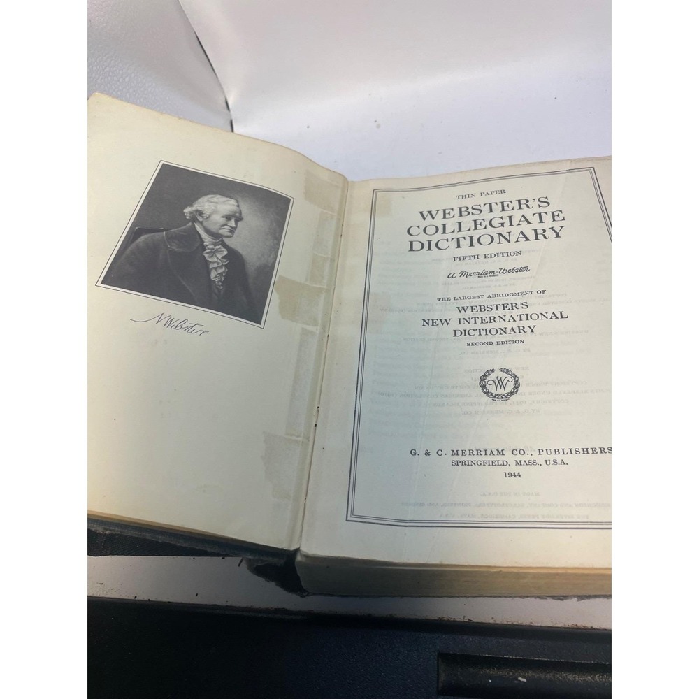 Antique Webster's Collegiate Dictionary a Merriam Webster 1946 Hard Cover